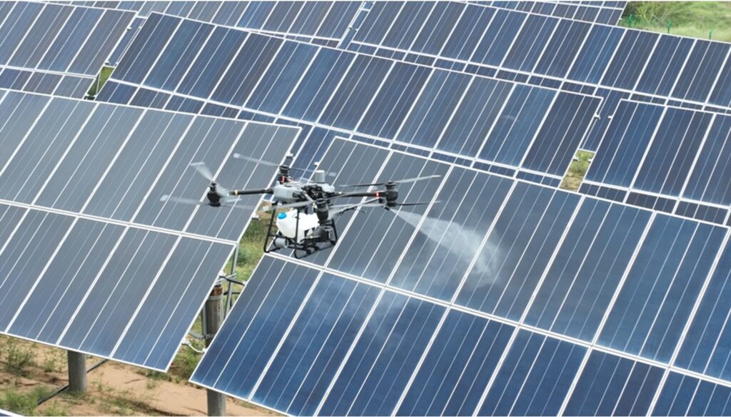 Photo d'un drone en train de nettoyer des panneaux photovoltaïques
